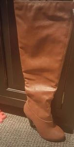 Chestnut color boots